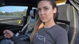 É fácil de aprender manual em um Lamborghini?