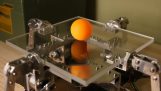 A robot precisely controls a ball
