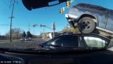 Driver crosses a red light and causes a serious accident
