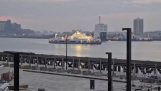 Skipet Woolwich snurrer Themsen