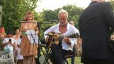 Sting sings live “Englishman in New York”