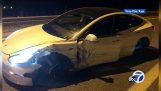 Onnettomuuden Tesla Model 3 Kreikassa