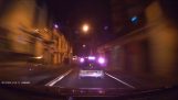 Hullun Chase Italian poliisin kapeat kujat Napoli