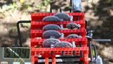 He managed to lift 54 ​​pounds with a gearing of Lego