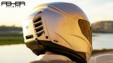 capacete de motociclista com ar condicionado