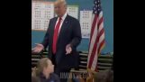 El Donald Trump asustar a los niños pequeños en una escuela