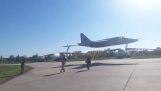 Mycket låga flygningar med ukrainska piloter