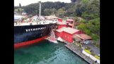 Frachtschiff zerstört Haus am Bosporus