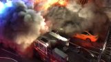 Les pompiers sont blessés par le phénomène d'explosion incendie
