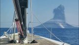 L'éruption sur l'île de Stromboli, Italie