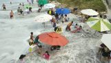 Suuri aalto järkyttää turisteja Rio