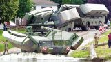 Amphibische Fahrzeuge umgewandelt in eine Fähre