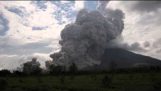 Explozívne erupcie sopky – MT Sinabung, Sumatra, Indonézia, 31.10.2015