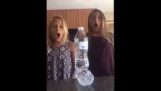 Flip-editie voor waterflessen: Deze meiden gewoon trok een fles flip die nooit zal worden geslagen