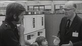 “いつかコンピュータは、机の上にフィットします” (1974)
