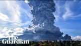 Imponerande utbrott av Sinabung vulkan i Indonesien