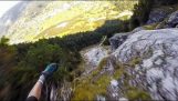 Látványos repülést, paragliding az Alpok felett