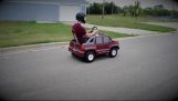 Fűnyíró motor egy gyermek autó