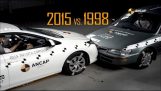 クラッシュ テスト: 2015対トヨタカローラ1998トヨタカローラ