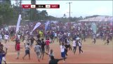 Urkomisch Ziel und hektischen feiern in Tansania