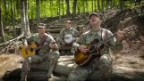katonák énekelni “Bárcsak itt lennél” a Pink Floyd