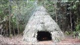 De bouw van een primitieve hut