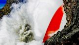 Störtflod av lava från Kilauea vulkan, kontinuerligt strömmar in i Stilla havet