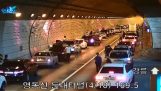 Conducătorii auto cooperează, după un accident în tunel (N. Coreea)