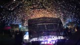 Χιλιάδες θεατές τραγουδούν μαζί το “Sweet Child of Mine”