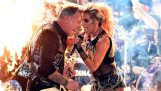 Metallica & Леді Гага співати разом “Моль в полум'я”