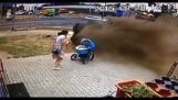 Καροτσάκι μωρού εναντίον αυτοκινήτου