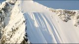 En skiløber overlever efter 500 meter falder