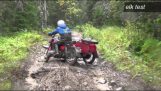 I test di fabbrica di Russo Ural motorcycles