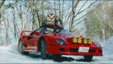 Avec une Ferrari F40 dans la neige