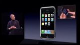 Pubblico Reazione a Steve Jobs di scorrimento su un iPhone nel 2007