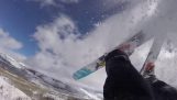 Een skiër geveegd door avalanche