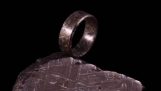 Bouw van een ring uit een stuk meteoriet