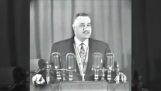 Den egyptiske presidenten Gamal Abdel Nasser ler med hensyn til ileggelse av skaut i 1958