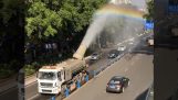 Truck creëert een regenboog
