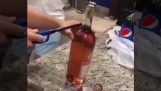 Wie mit einem Feuerzeug eine Flasche Wein öffnen