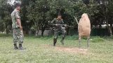 Bangladeş'te süngü ile askeri eğitim