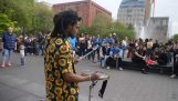 Wędrowny perkusista w Nowym Jorku stawia $ 400 A dzień