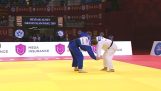 Judoka bortvist, da hans mobiltelefon falder i banen