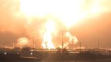 Große Explosion in einer Ölraffinerie