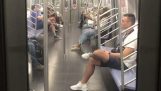 В метро Нью-Йорке 4 июля
