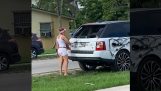 Femeie distruge complet un SUV