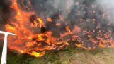 Bränderna i Amazonas av en brand helikopter