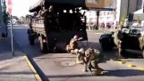camion militar accelerat brusc