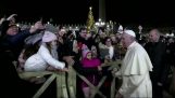 Paus getrokken door de hand