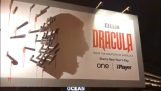 Упадљив билборд за серије “Дракула”